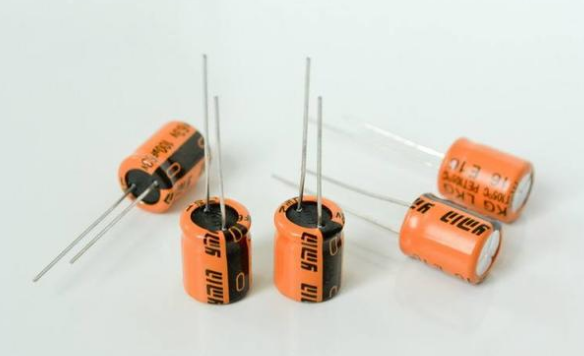 「NIPPON CHEMI-CON」電解電容極性接錯會爆炸，如何避免？